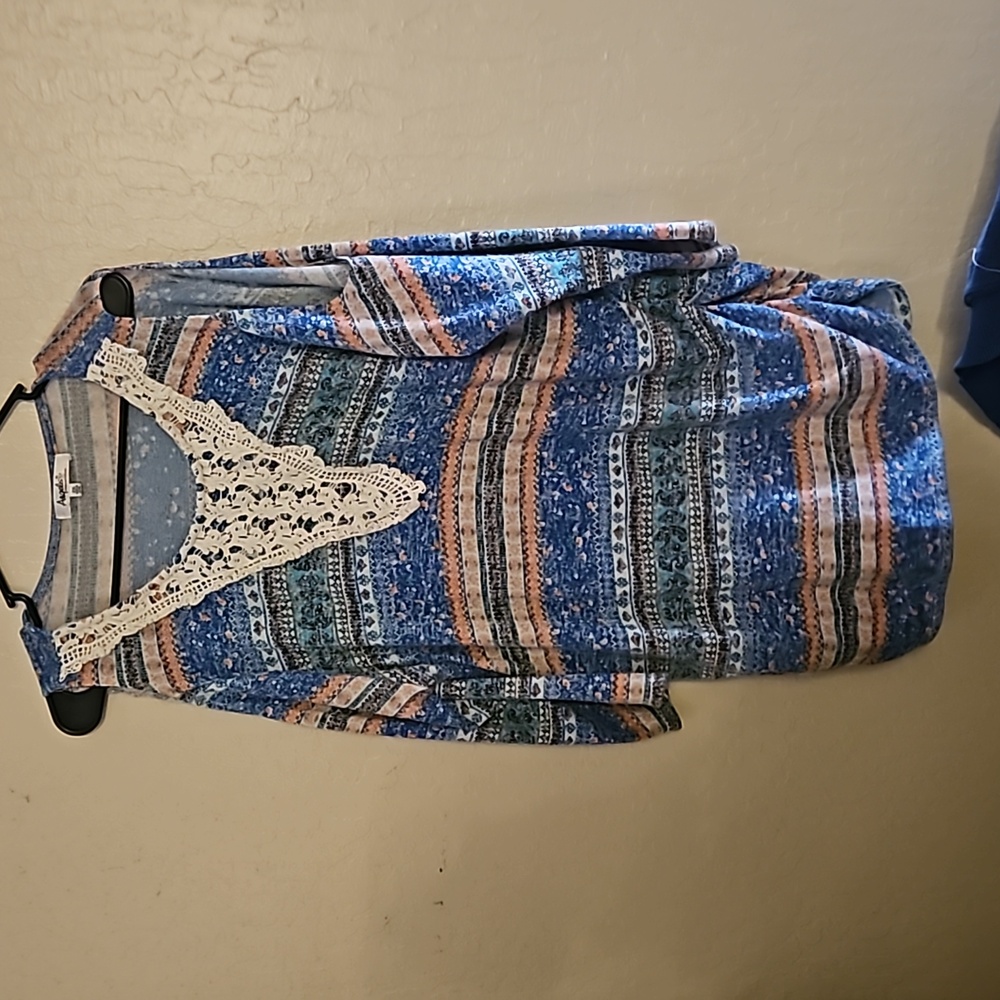 2x Cold Shoulder top